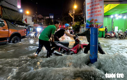 Ho Chi Minh City traffic police warn of 122 flood-prone spots