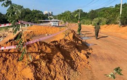 Sand floods repeatedly wash onto road to Vietnam’s Mui Ne resort area