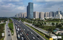 Vehicles flood Hanoi’s gateways as Lunar New Year holiday begins