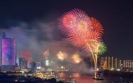 Live video: Fireworks light up Ho Chi Minh City for 2026 Lunar New Year