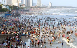 Beaches packed, hotels fully booked in Vung Tau on third day of Lunar New Year