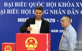 Brazil-born Hanoi FC player Do Hoang Hen casts ballot in Vietnam election