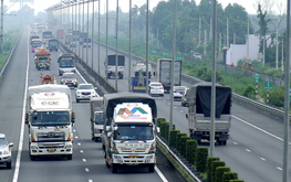 Vietnam police deploy 10 undercover vehicles to detect violations along southern expressway