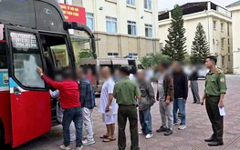 Ho Chi Minh City police receive 34 Vietnamese deported from US