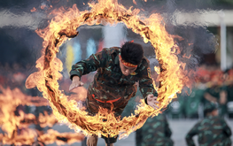 Soldiers, special forces deliver spectacle of precision, power in Ho Chi Minh City