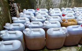 Crowds stockpile fuel in Vietnam’s Dak Lak ahead of price hike