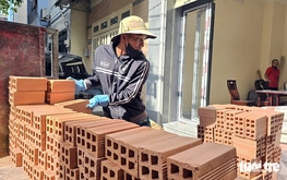 In Ho Chi Minh City, soaring material costs stall homebuilding dreams