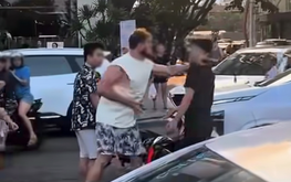 Police probe video of foreign man allegedly assaulting driver after Da Nang crash