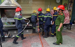 5 foreigners escape unharmed in Nha Trang restaurant fire