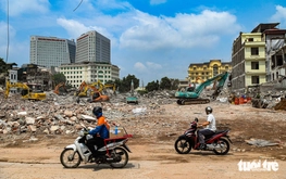 Demolition reshapes central Hanoi neighborhood for $607mn bridge project