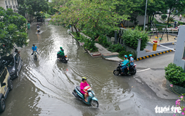 Flooding persists near apartment building in Ho Chi Minh City’s Thao Dien