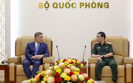 Vietnamese defense minister receives acting US Navy secretary