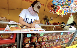 Mooncakes hit Ho Chi Minh City streets, with prices rising