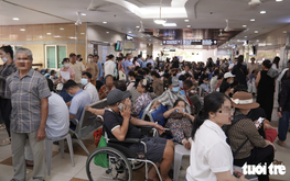 Why do crowds keep flocking to Ho Chi Minh City’s major hospitals?