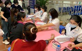 Payment giants kick off cancer screening program for disadvantaged women in Vietnam