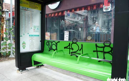 New Ho Chi Minh City bus stop quickly becomes targets of graffiti