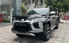 Tin tức giá xe: Mitsubishi Pajero Sport 2025 giảm tới 100 triệu đồng, đại lý còn 'bù' thêm trang bị