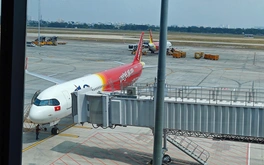 Hàng không rầm rộ bán hàng trên máy bay, Vietjet dừng bán bộ lễ cúng trong chuyến bay Côn Đảo