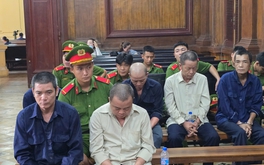 Nhóm sản xuất thuốc tẩy giun giả lãnh án