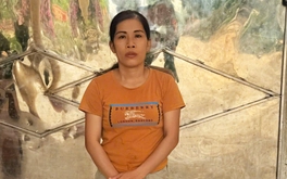 Tạm giữ hình sự người vợ dùng dao đâm chồng rồi đến công an đầu thú