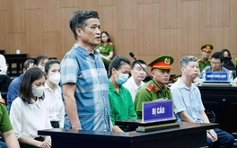 Cựu tổng cục trưởng khai 'mở túi hoa quả thấy 500 triệu gọi điện xin trả lại nhưng không được'