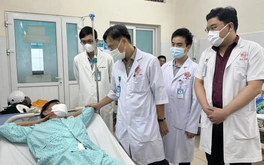 Bướu mỡ 8kg chèn ép, làm suy yếu chức năng thận của người đàn ông 47 tuổi