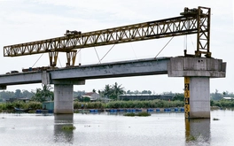 Cầu 220 tỉ ở Quảng Nam thi công 'rùa bò', gia hạn 8 lần vẫn chưa xong