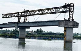 Cầu 220 tỉ ở Quảng Nam thi công 'rùa bò', gia hạn 8 lần vẫn chưa xong