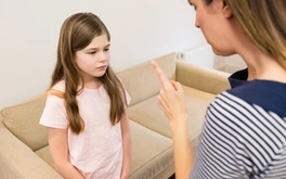 Lời chửi mắng của cha mẹ ám ảnh tâm lý con suốt đời