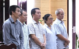 Không truy cứu nhóm buôn lậu xe Lexus, cựu trưởng Công an huyện Tân Biên lãnh 9 tháng tù