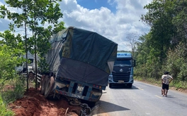 Xe kéo container tông liên hoàn khiến 2 người chết tại chỗ, 5 người bị thương