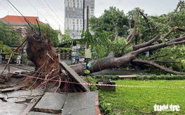 Liên tiếp 2 vụ điện giật vào mùa mưa làm 1 người chết tại TP.HCM