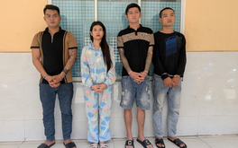 Tìm chủ xe máy trong vụ 'bị chọc ghẹo, cô gái kêu bạn trai đến quán nhậu đánh người'