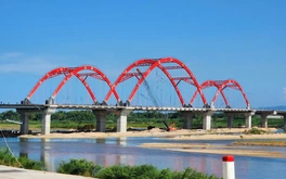 Cầu nối sông Trà Khúc làm gần xong, giờ tranh luận việc đặt tên