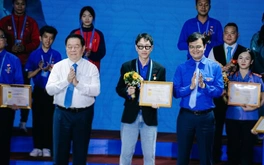 Ca sĩ Hòa Minzy, rapper Double2T được tuyên dương Thanh niên tiên tiến làm theo lời Bác