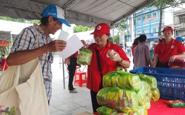 200 phiếu mua quà miễn phí dành cho người nghèo tại phiên chợ Nhân đạo