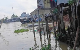 Sạt lở bờ sông Ông Chưởng, ảnh hưởng 10 nhà dân