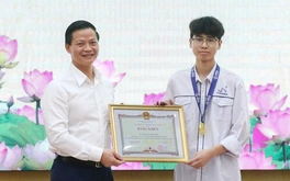 Chủ nhân HCV Olympic Vật lý châu Á: Nhỏ mê tìm hiểu sấm chớp mây mưa, lớn muốn làm kỹ sư AI