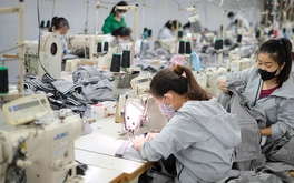 Một công ty may giảm 1.300 nhân sự, nay phát hành cổ phiếu để… trả lương