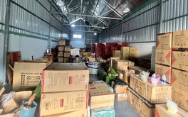 Công an Long An phát hiện kho chứa hàng trăm nồi cơm, lẩu điện, bếp ga… không rõ nguồn gốc