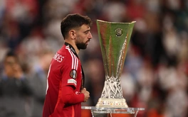 CĐV Man United đừng cười cợt ông Wenger
