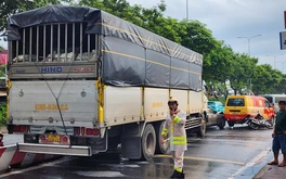 Xe tải gây tai nạn liên hoàn, đôi nam nữ đi xe máy tử vong trước chợ đầu mối Thủ Đức