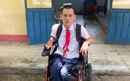 Học bổng Chắp cánh ước mơ: Bại liệt không thể ngăn bước chân đến trường