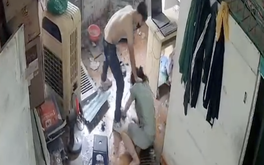 Nhóm thanh niên hành hung phụ nữ dã man vì tranh chấp đất đai ngay giữa thủ đô