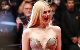 Phim của Elle Fanning nhận tràng pháo tay dài kỷ lục ở Cannes, tiến gần đến Cành cọ vàng