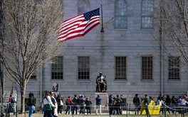 Thực hư tin đồn Harvard mở khóa học giúp nhận biết chế độ độc tài ở Mỹ