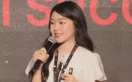 Lọ Lem, con gái Quyền Linh, gây tranh luận khi hùng biện về 'sinh ra ở vạch đích'