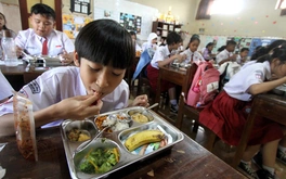 Indonesia tái chế rác thải thực phẩm từ chương trình bữa ăn miễn phí