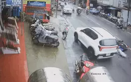 Ô tô tông vào ba xe máy ở Sa Pa, một cháu bé tử vong
