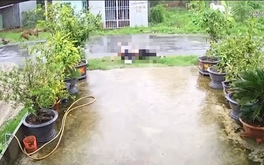 Hai thanh niên đi xe máy vướng dây điện, bị giật tử vong